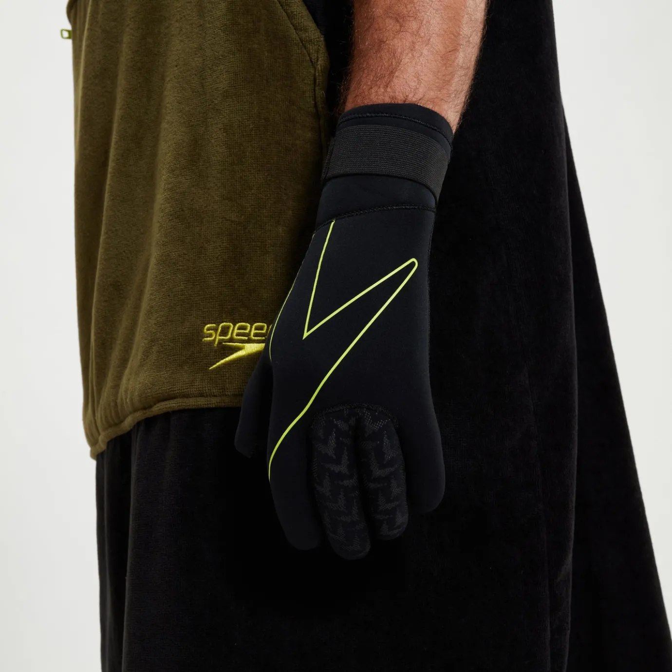 Adult Swim Gloves Black/Yellow*Speedo Flash Sale
