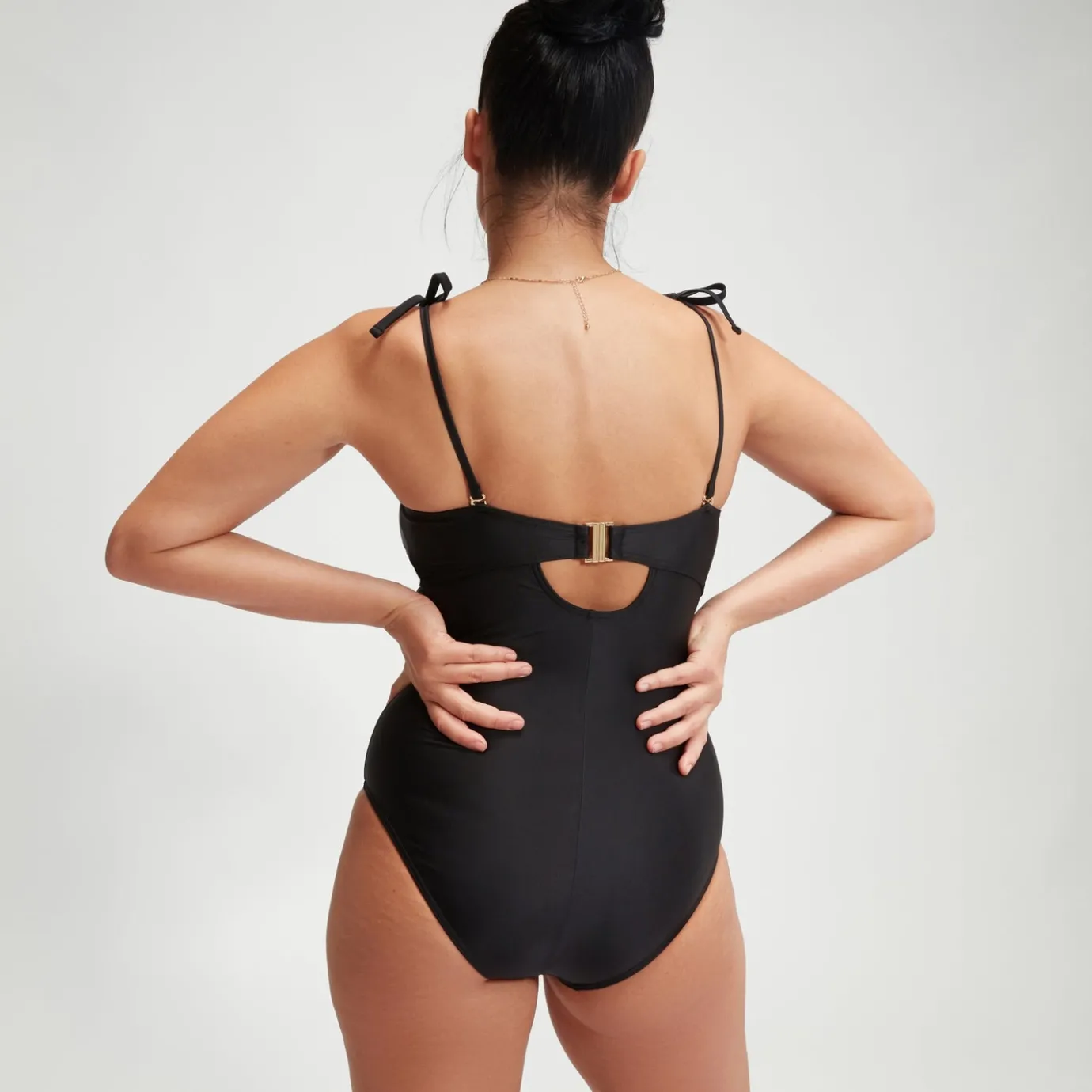 Women's Shaping Bandeau Swimsuit Black*Speedo Hot
